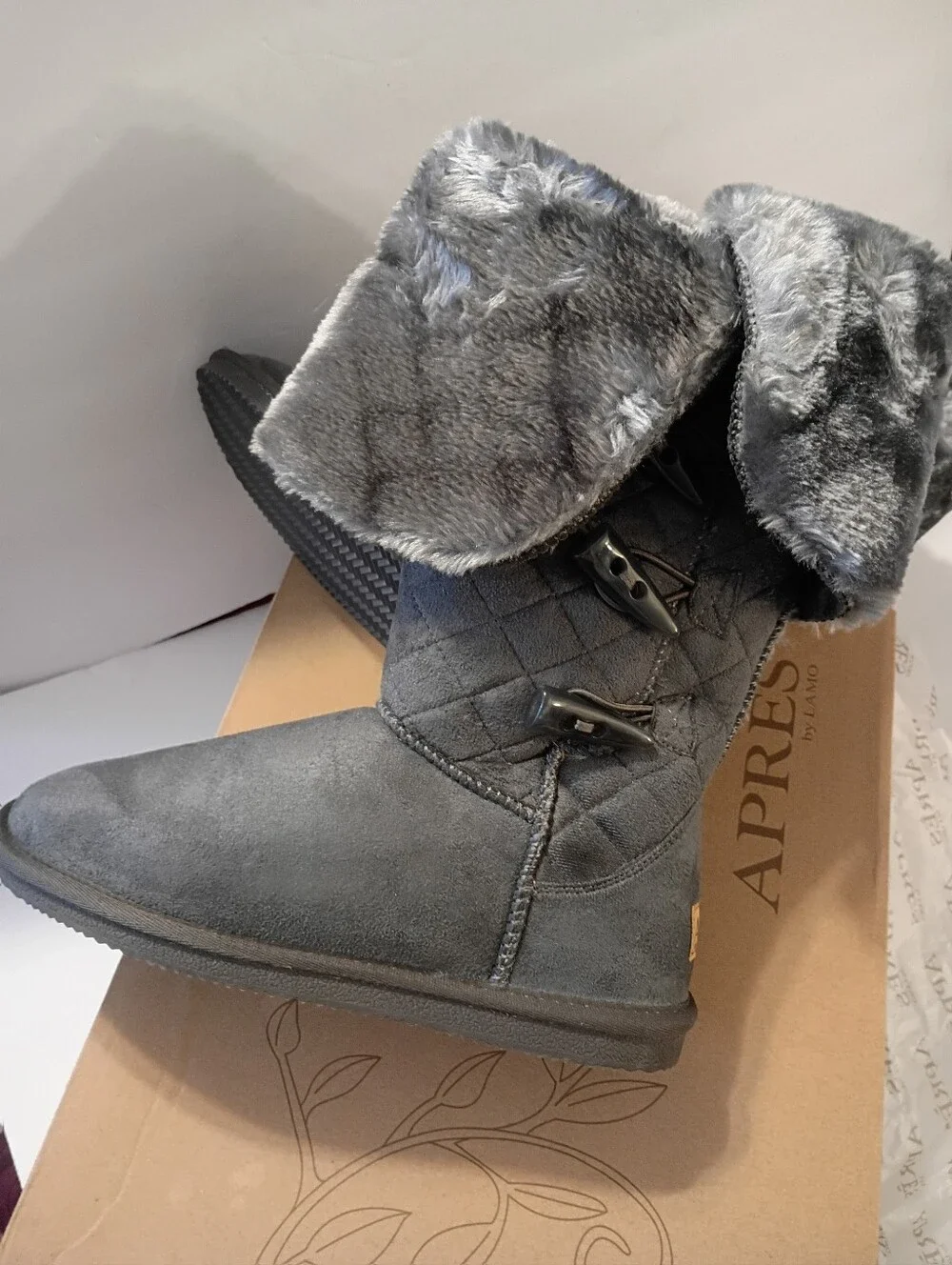 Apres By Lamo Quilted Winter Boots Toggle Women's Size 8 Gray NWT & Box